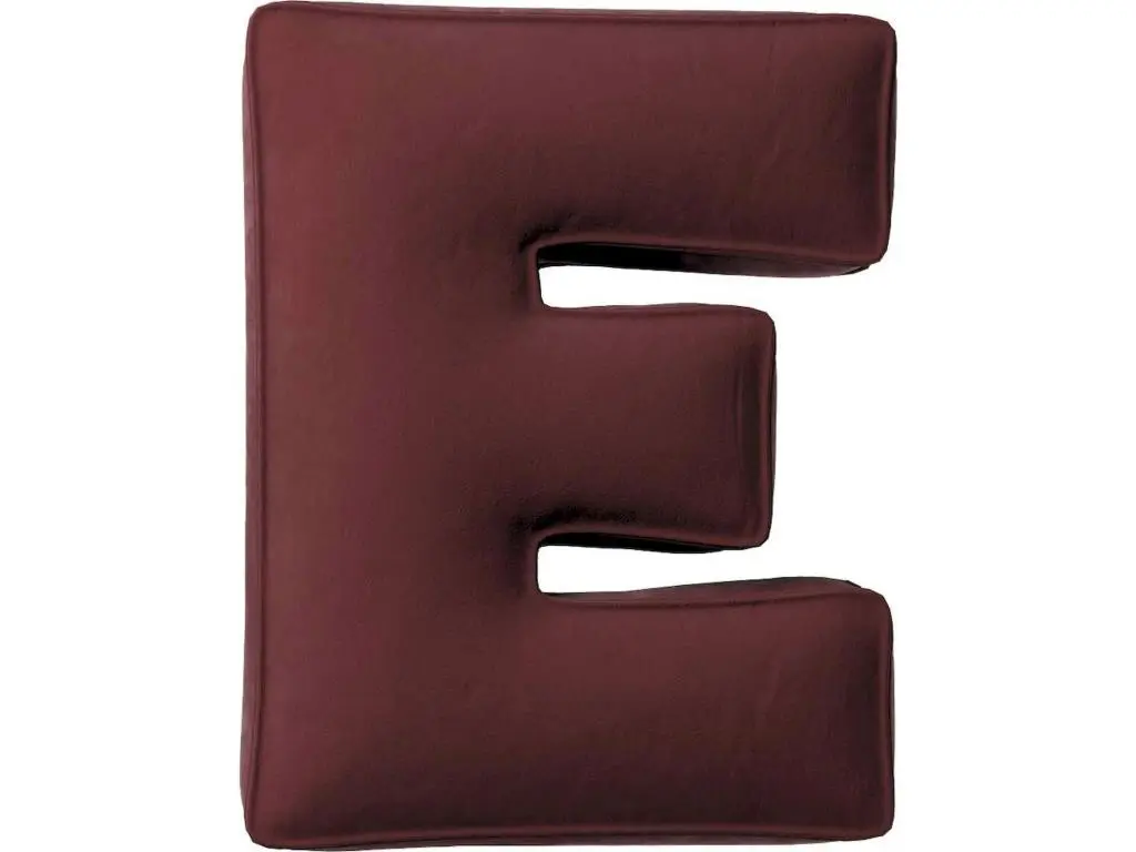 Coussin en velours Lettre E